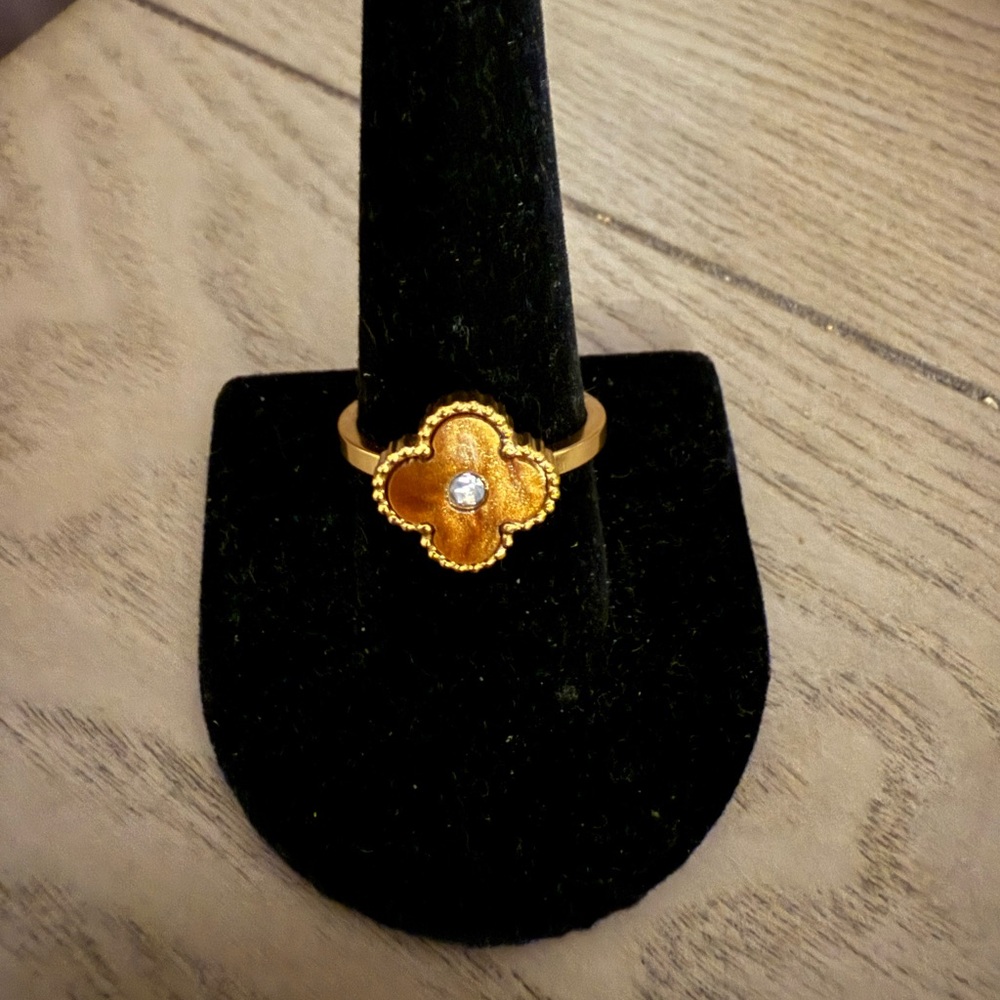 Elegant Gold Clover Ring with Rhinestone Accent